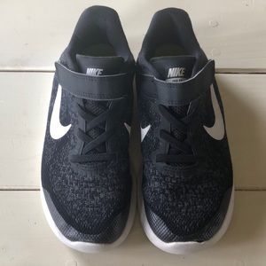 Nike free rn running shoe